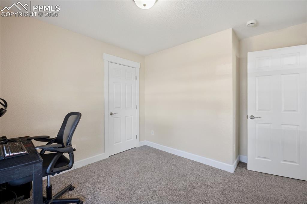 Image 22 of 36: Office