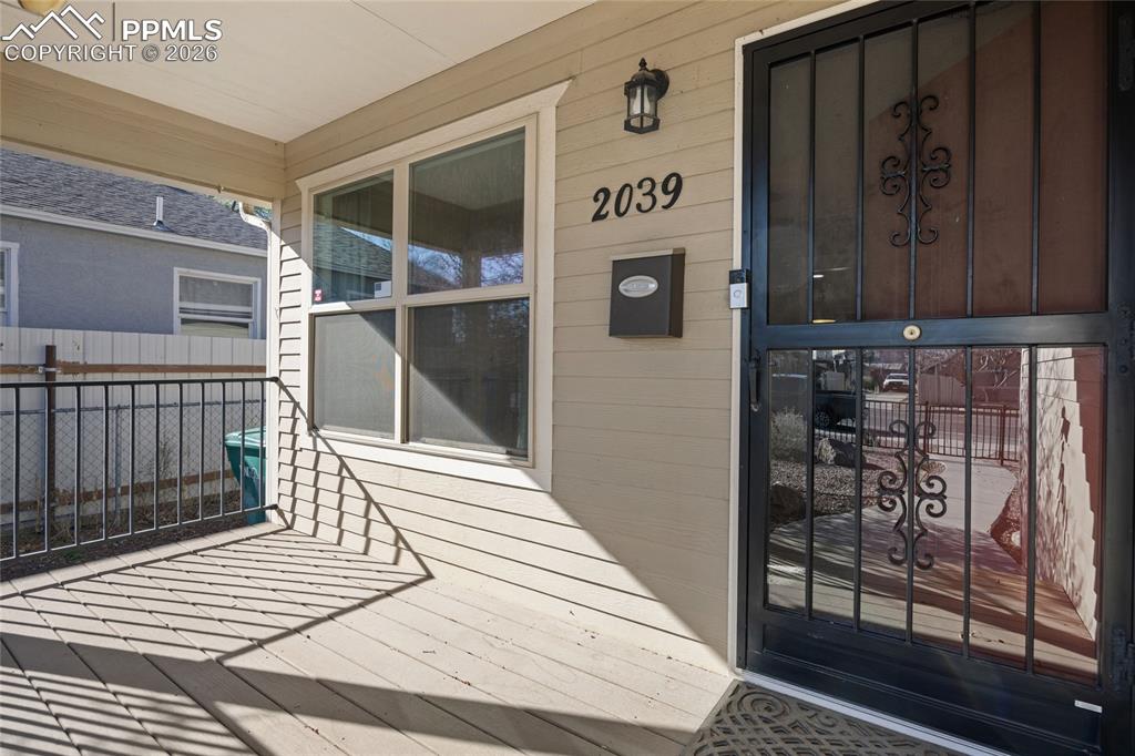 Image 5 of 36: Entry