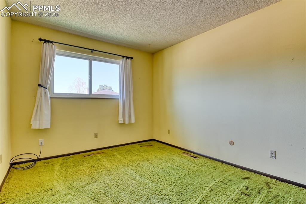 Image 19 of 35: Bedroom