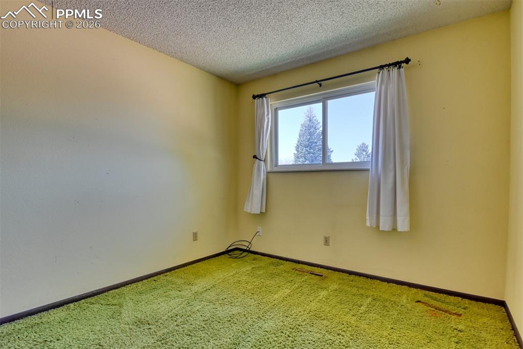 Image 20 of 35: Bedroom