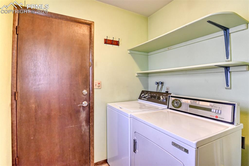 Image 27 of 35: Laundry