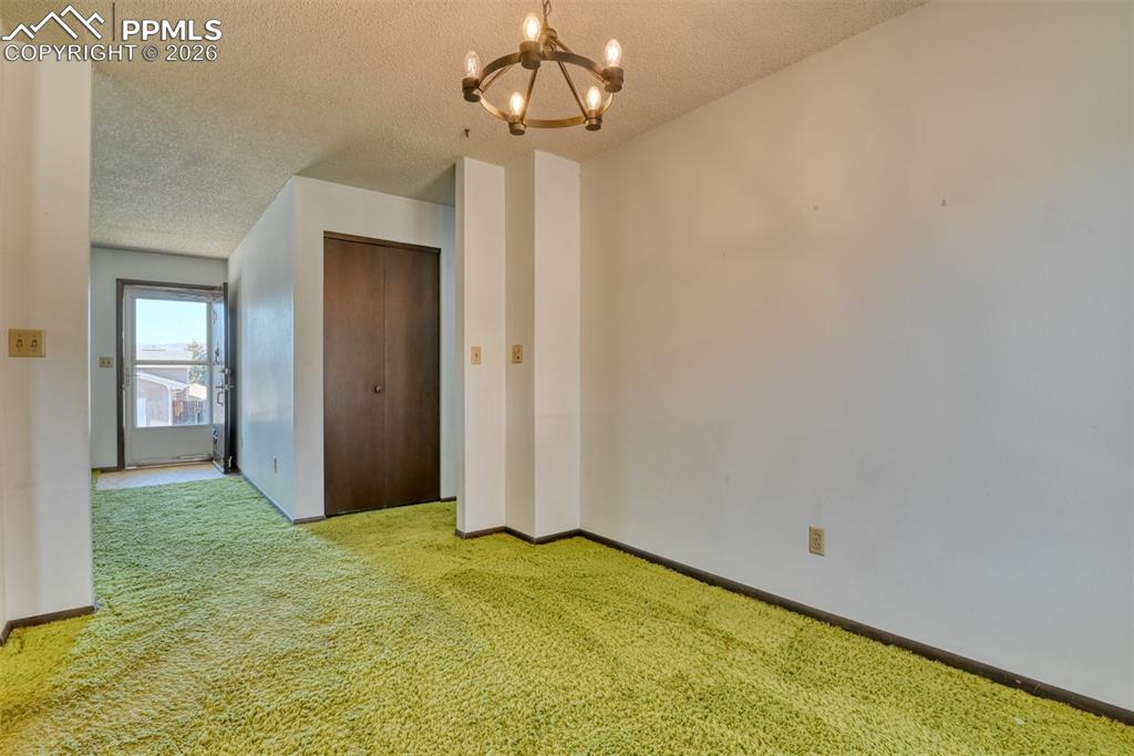 Image 8 of 35: Dining Area