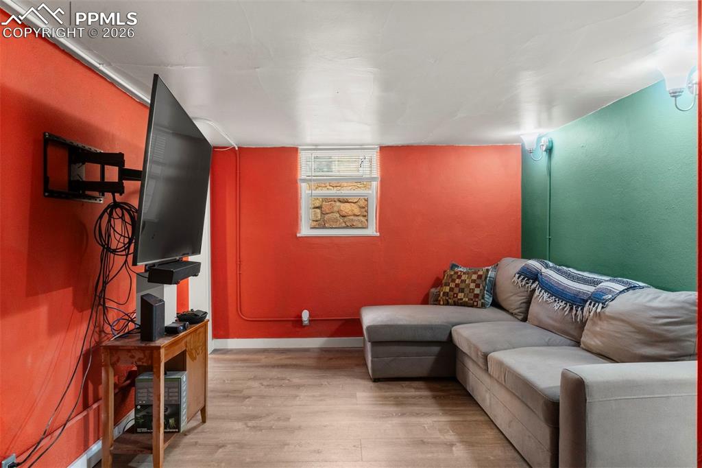 Image 10 of 25: Living Room