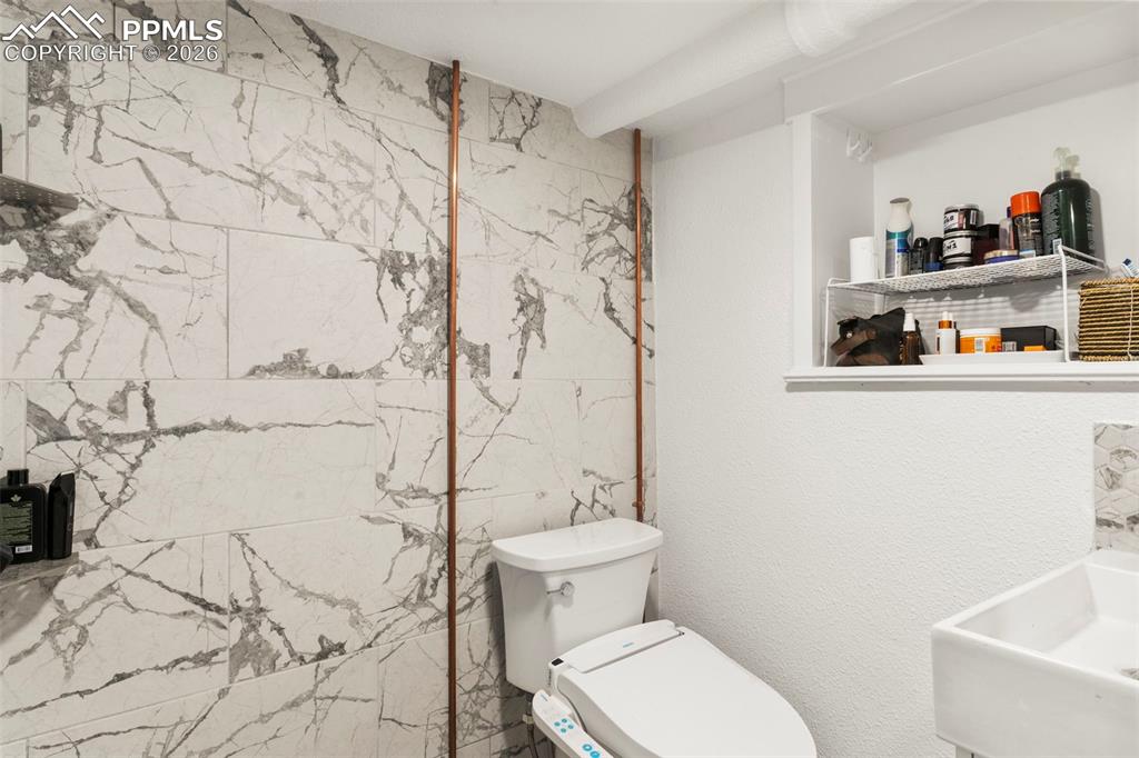 Image 12 of 25: Bathroom