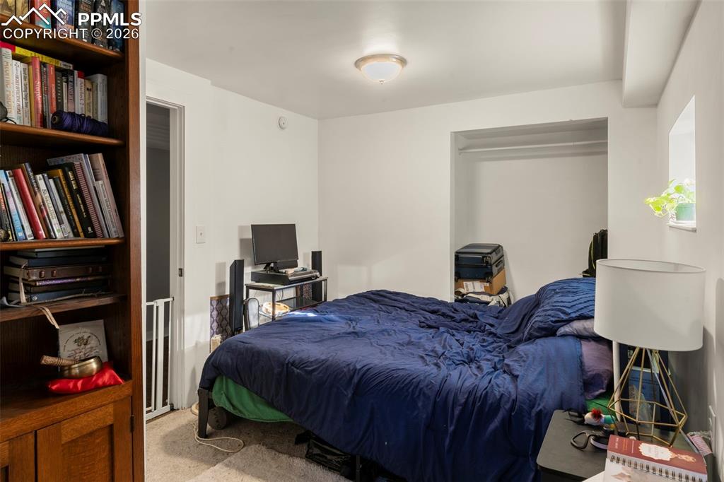 Image 5 of 25: Bedroom