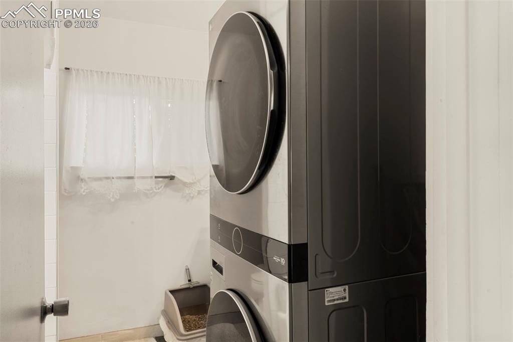 Image 7 of 25: Laundry