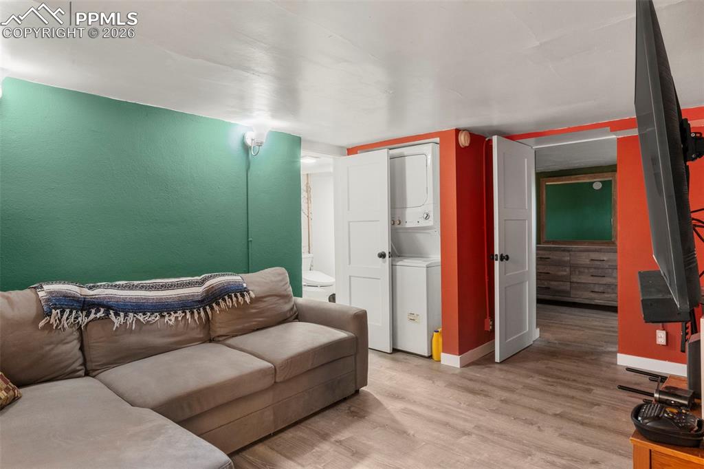 Image 9 of 25: Living Room