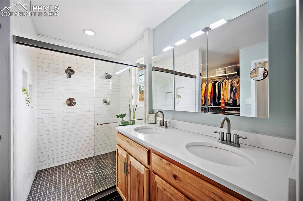 Image 15 of 47: Upper level primary bathroom