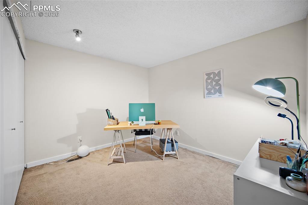 Image 19 of 47: Office