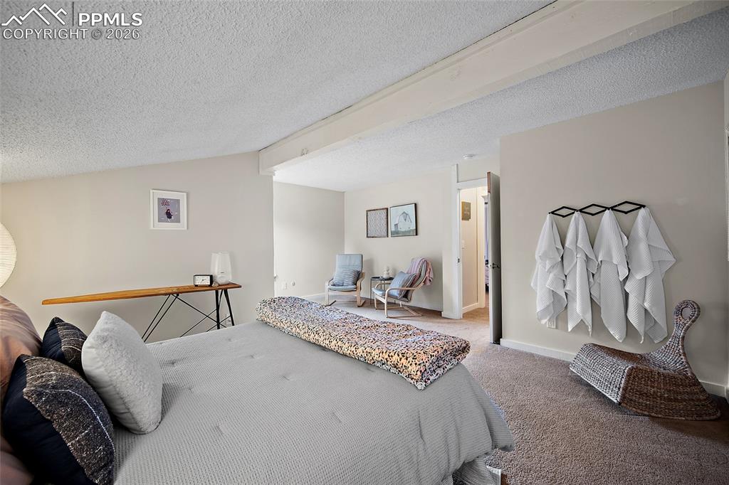 Image 22 of 47: Guest Quarters