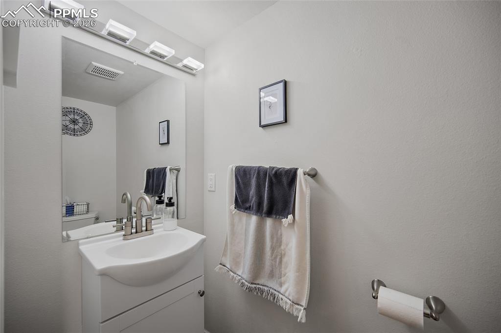 Image 29 of 47: Bathroom