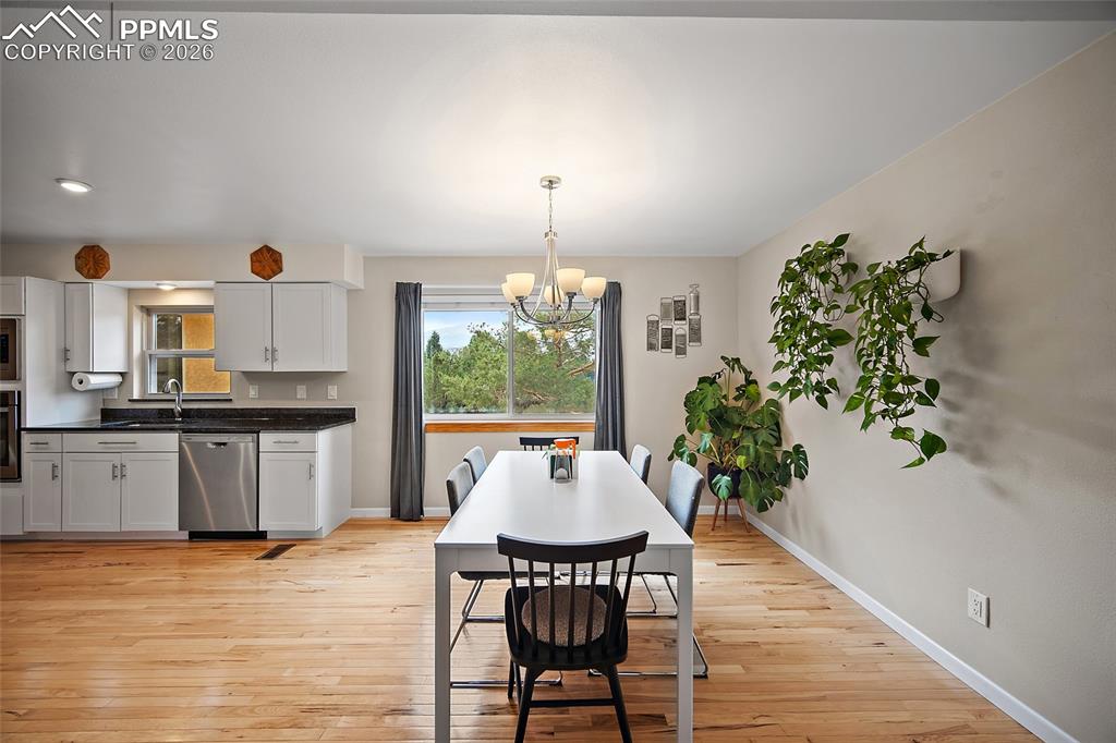 Image 5 of 47: Dining Area