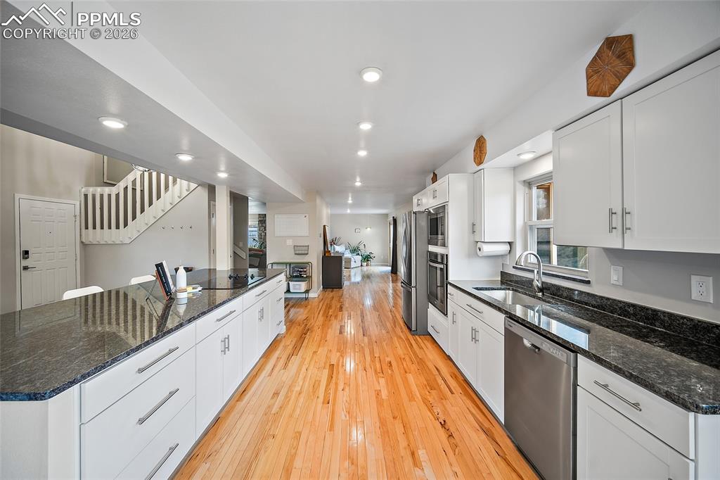 Image 8 of 47: Kitchen