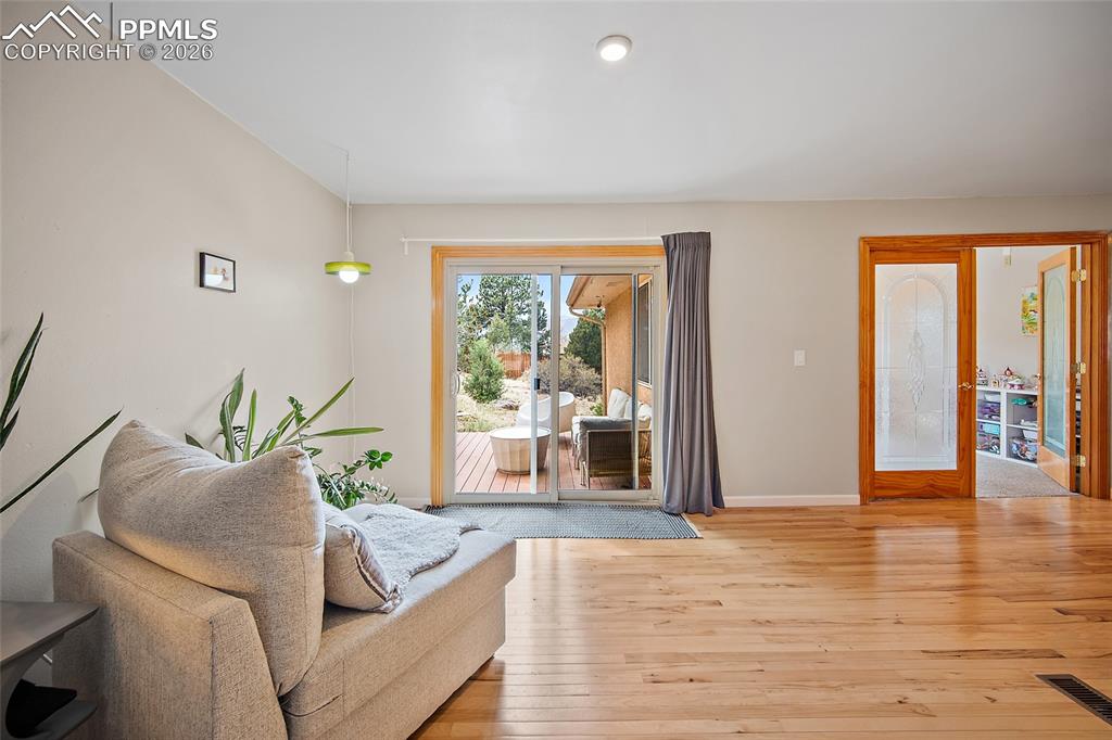 Image 9 of 47: Sitting Room