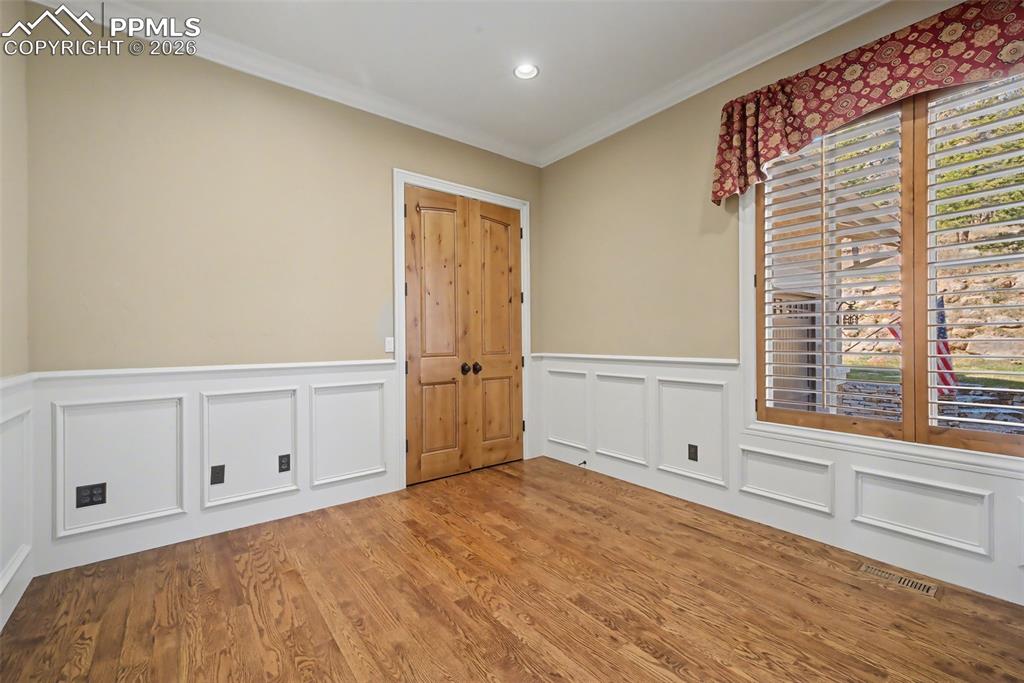 Image 30 of 50: Main level office