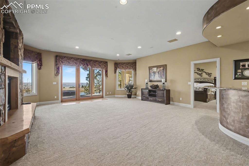 Image 34 of 50: Family Room