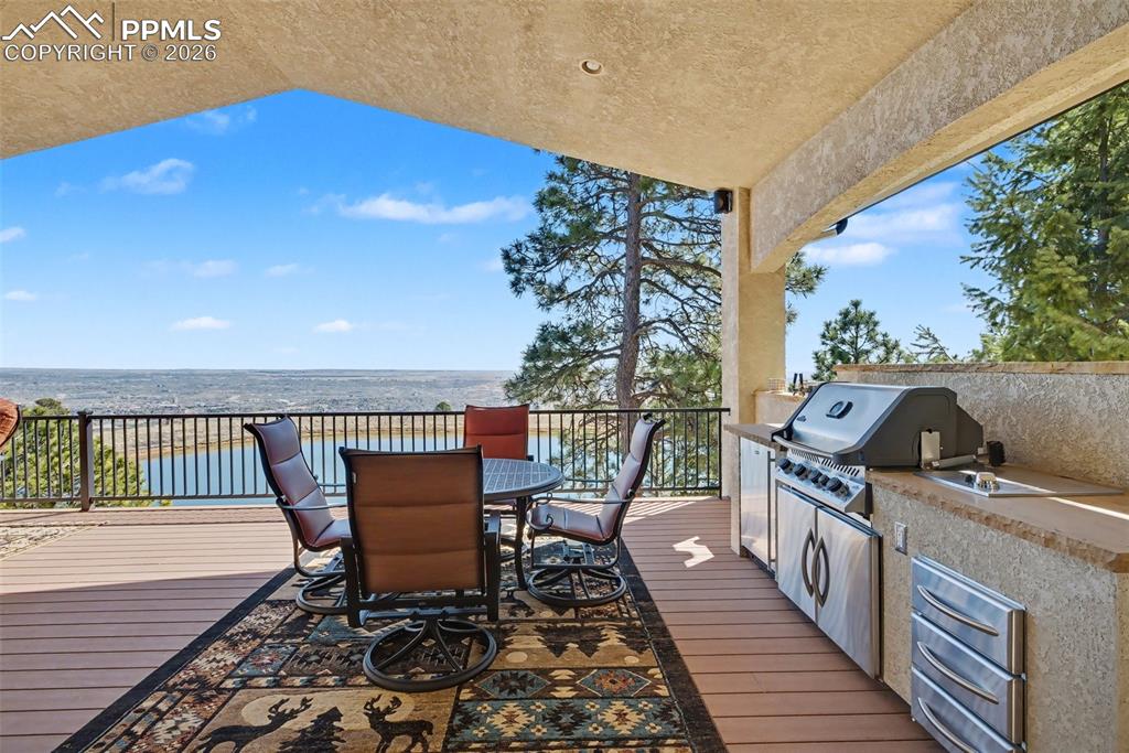 Image 43 of 50: Deck