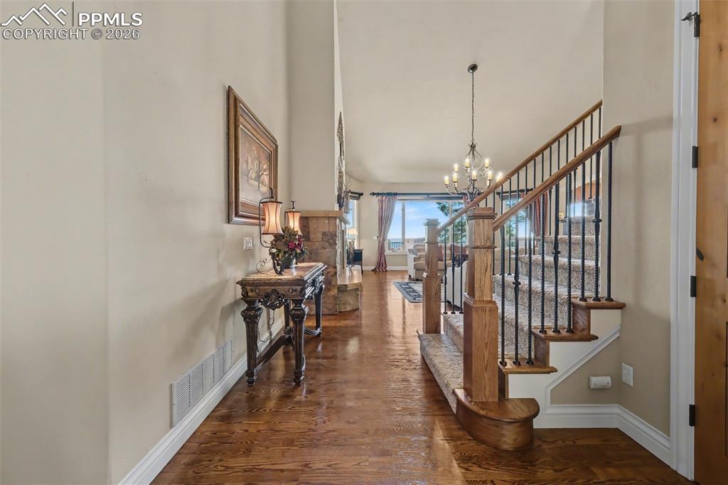 Image 5 of 50: Entry