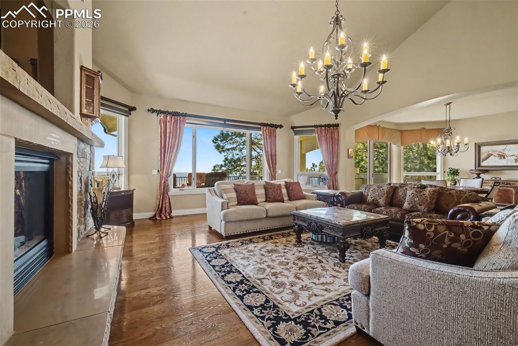 Image 6 of 50: Great Room