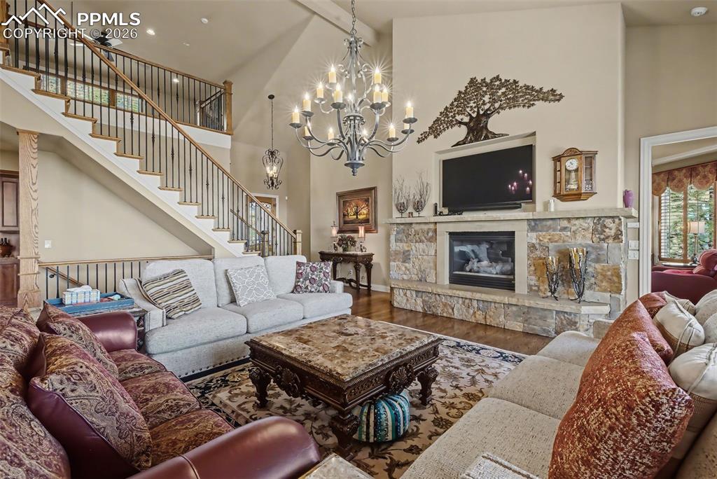 Image 9 of 50: Great Room