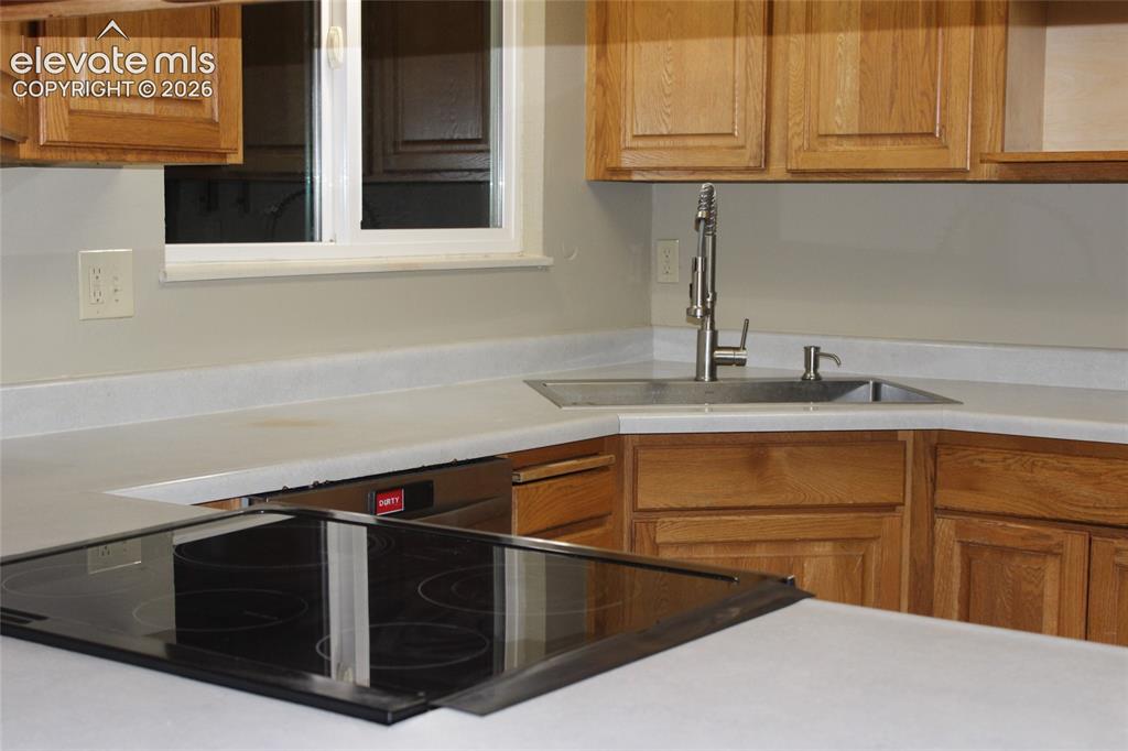 Image 11 of 45: Kitchen