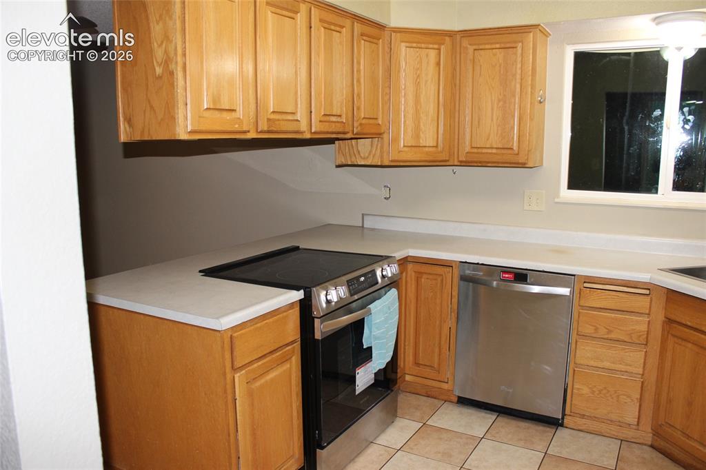 Image 13 of 45: Kitchen