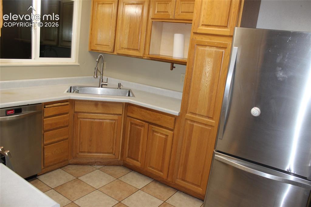 Image 14 of 45: Kitchen