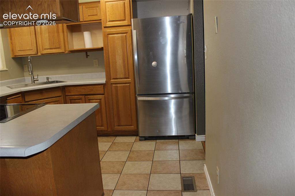 Image 15 of 45: Kitchen