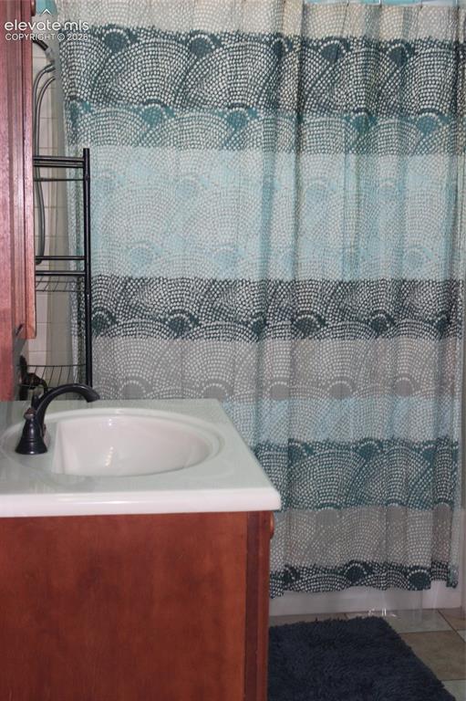Image 20 of 45: Bathroom