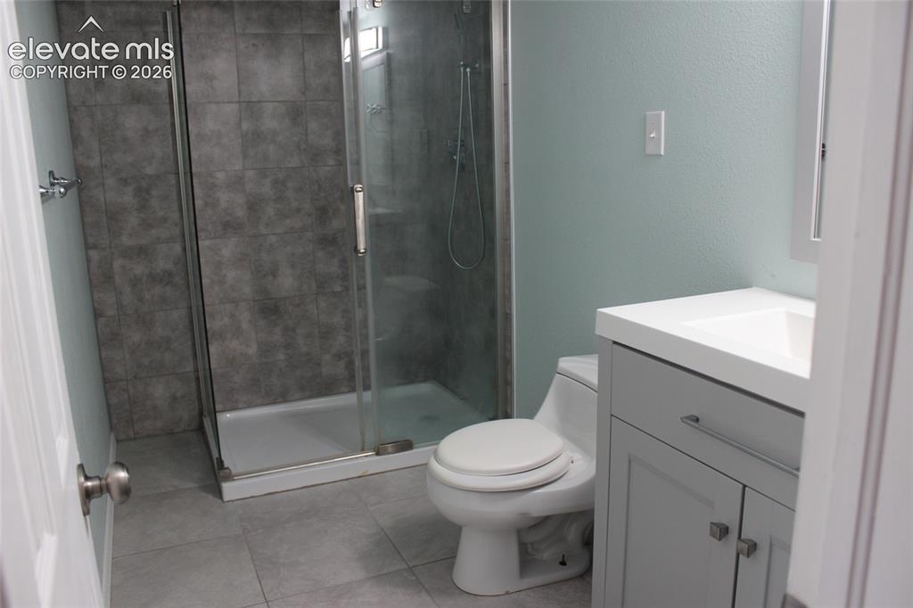 Image 31 of 45: Bathroom