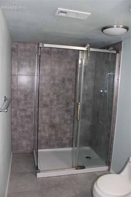 Image 33 of 45: Bathroom
