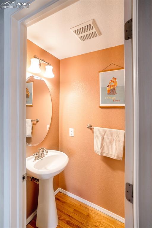 Image 12 of 26: Guest 1/2 Bath