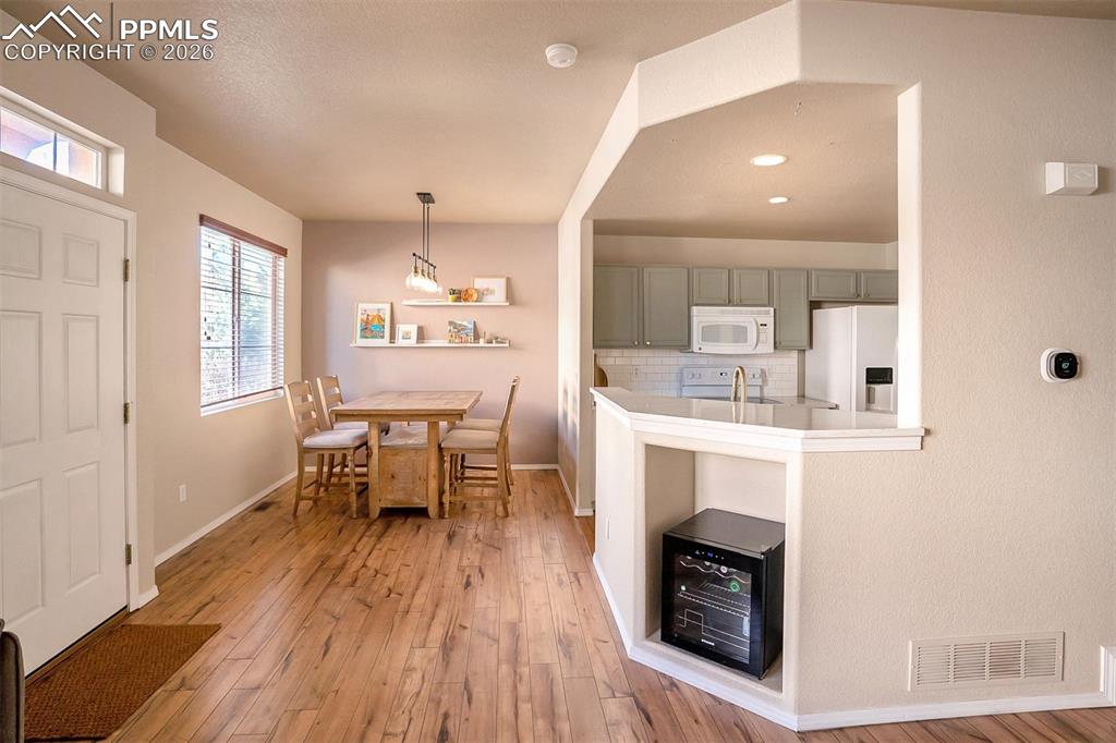 Image 8 of 26: Kitchen