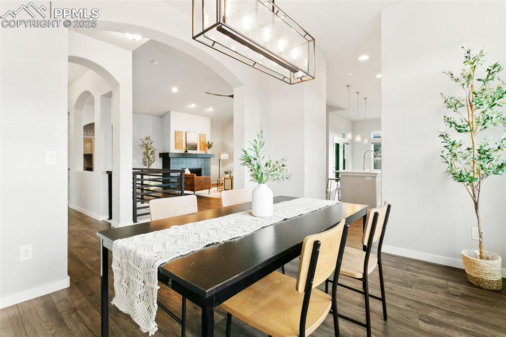 Image 14 of 46: Dining Area