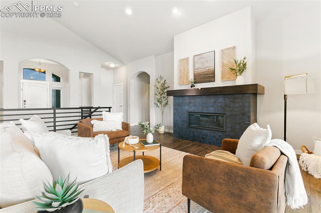 Image 17 of 46: Living Room