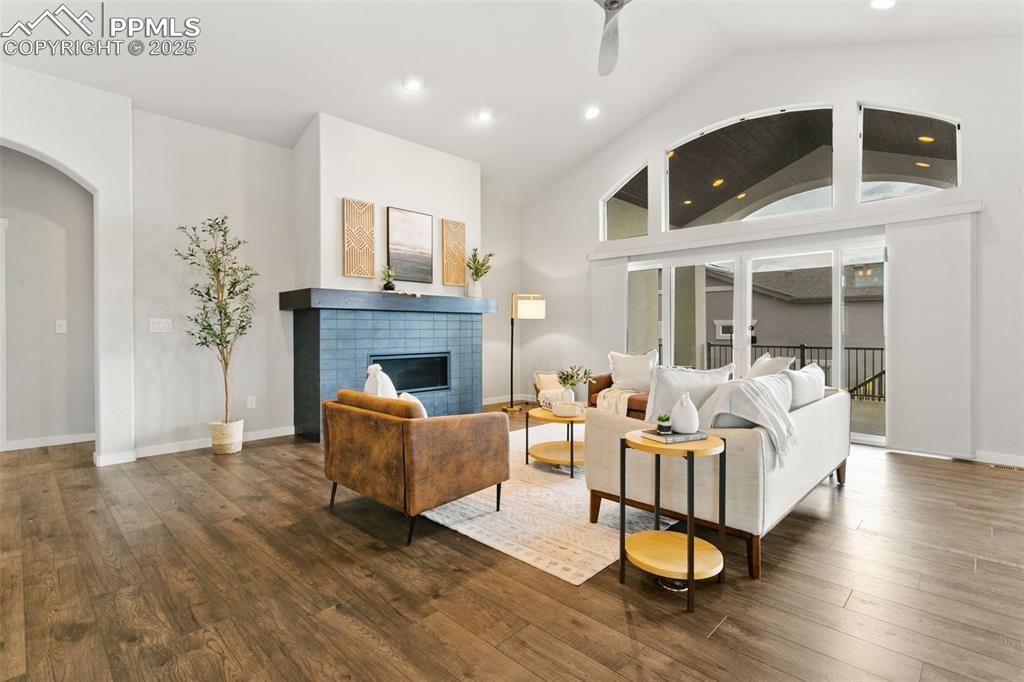 Image 18 of 46: Living Room