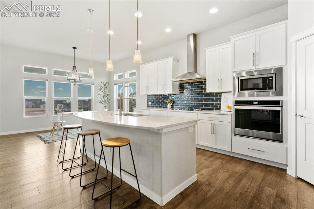 Image 19 of 46: Kitchen