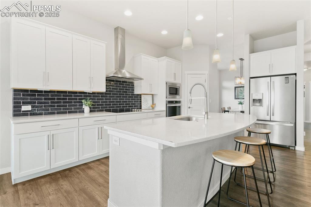 Image 21 of 46: Kitchen