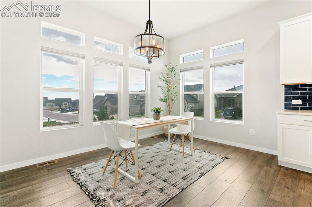 Image 23 of 46: Office