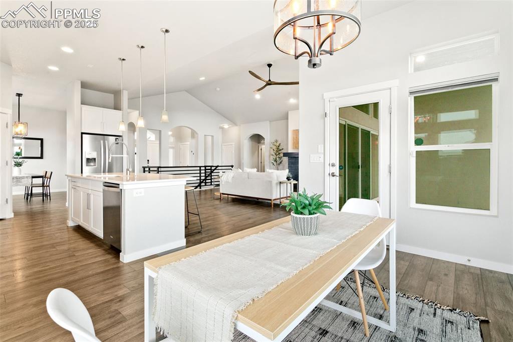 Image 24 of 46: Dining Area