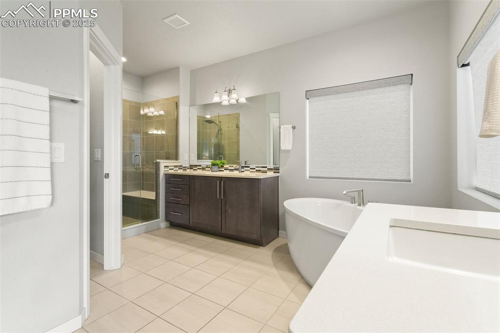 Image 29 of 46: Bathroom