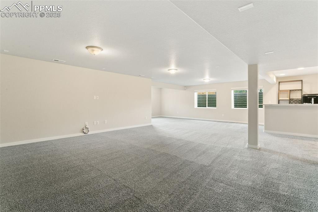 Image 31 of 46: Living Room