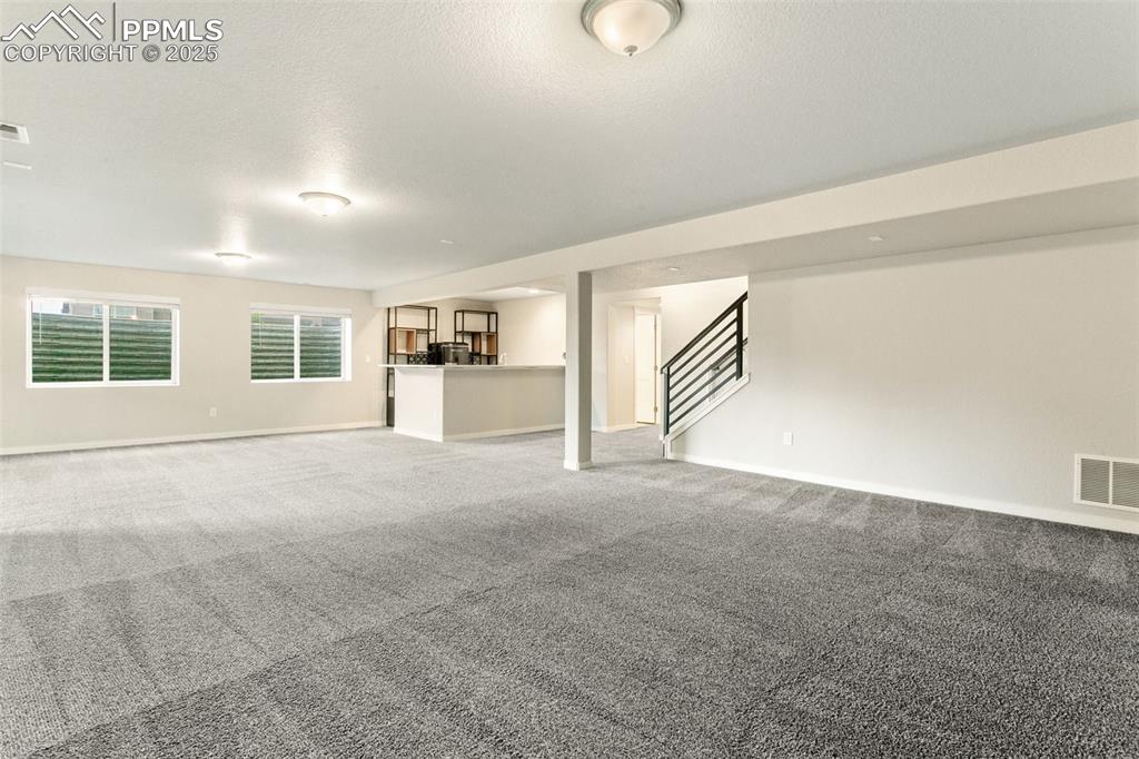 Image 32 of 46: Living Room