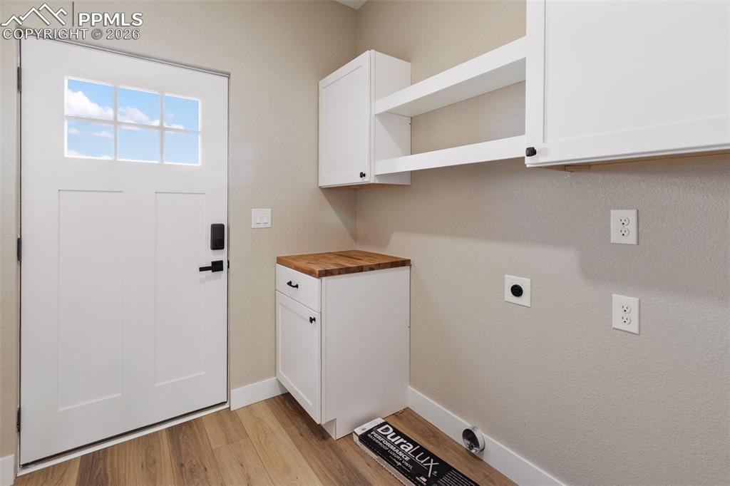 Image 18 of 23: Laundry