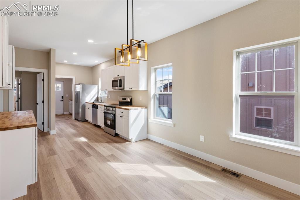 Image 4 of 23: Great Room