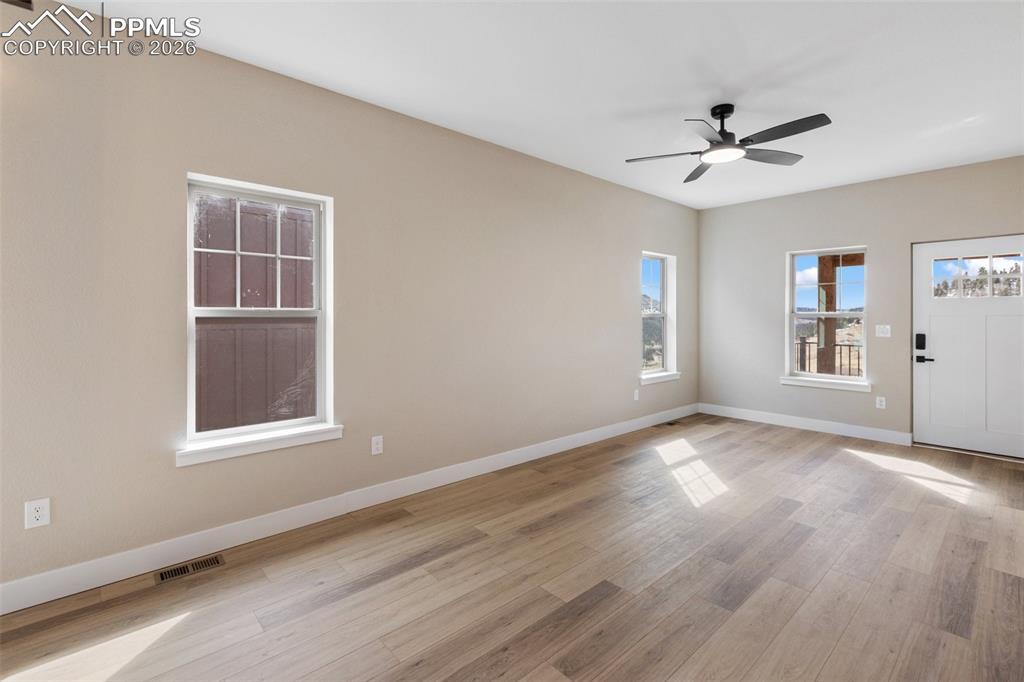 Image 9 of 23: Great Room