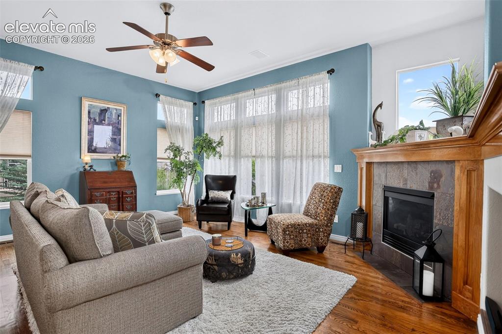 Image 11 of 44: Living Room