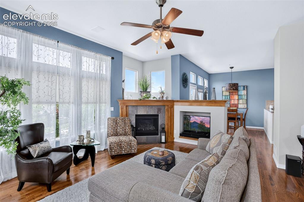 Image 14 of 44: Living Room