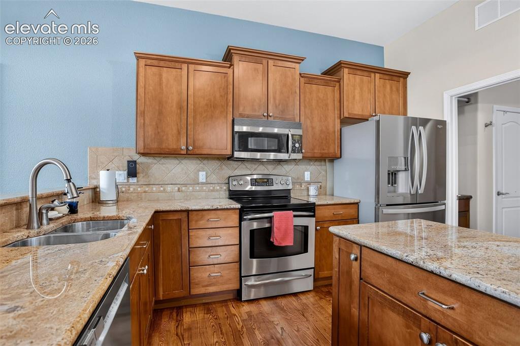 Image 16 of 44: Kitchen