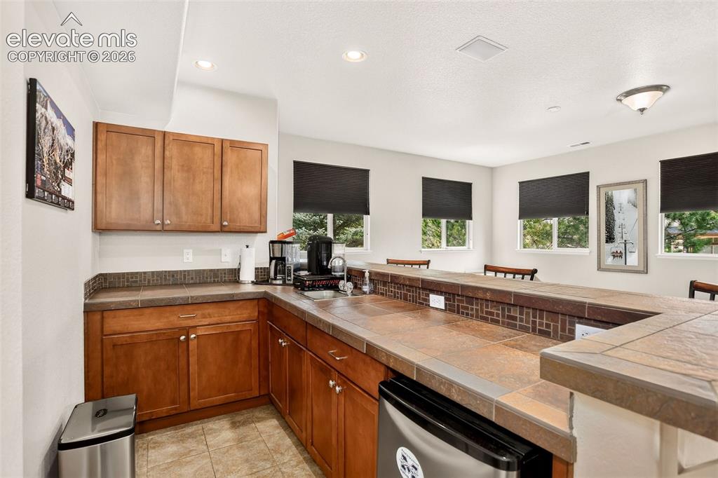 Image 19 of 44: Kitchen